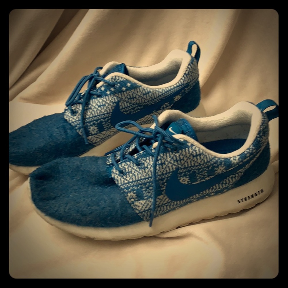 Women’s Nike shoes. Sweater pattern.